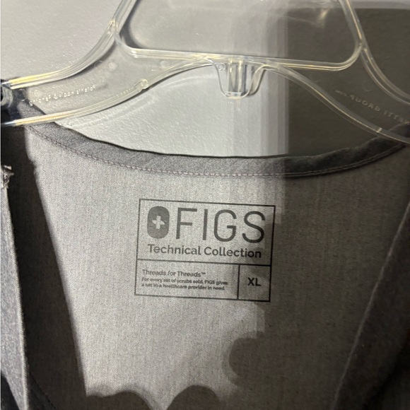 Figs Chisec Three-Pocket Scrub Top Men’s Size XL in Graphite - Picture 4 of 5